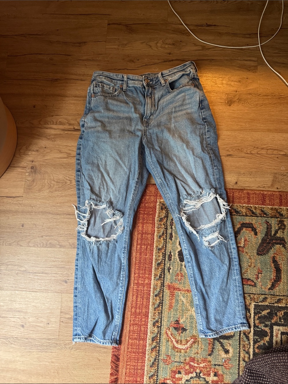American eagle Light Blue Distressed Ripped Knee Jeans